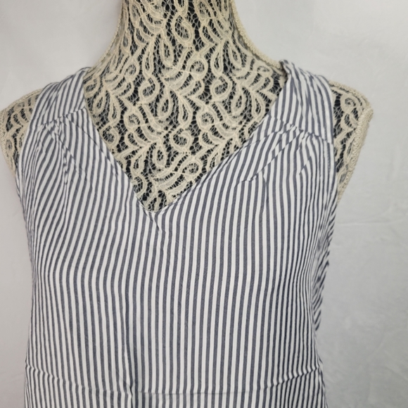 ✨️Grey & White Striped Tank Top - Picture 2 of 5